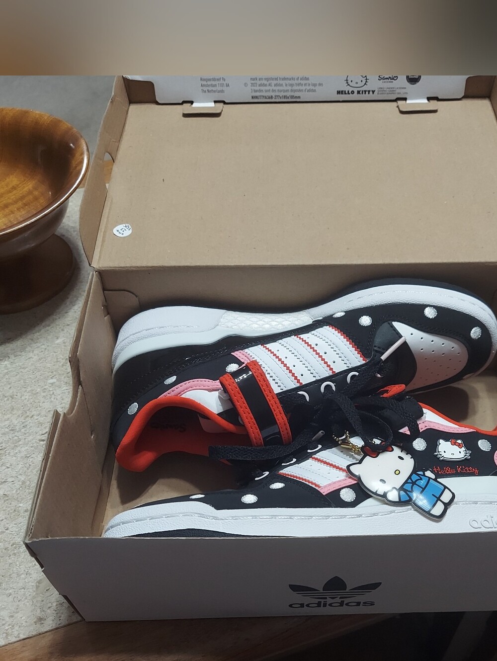 New In Box Adidas Hello Kitty Forum Low W Woman's Size 6 - Picture 9 of 9